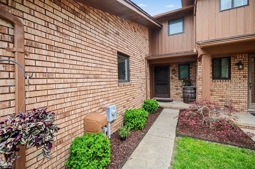 7202 Harbor Dr, Clay, MI, 48001-4211 | Card Image