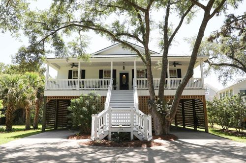 34 Battery Park Rd, Edisto Island, SC, 29438-3643 | Card Image