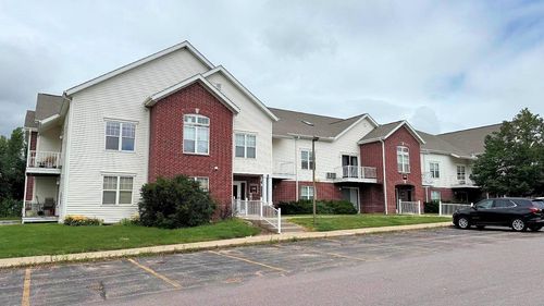 apt-109-33B Grand Canyon Dr, Baraboo, WI, 53913-3142 | Card Image