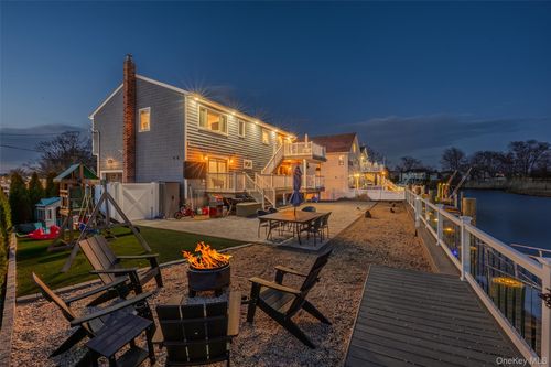 2689 Riverside Ave, Seaford, NY, 11783-3112 | Card Image