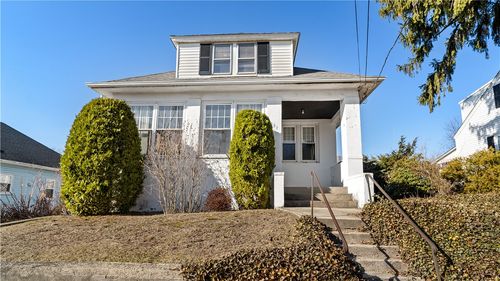 137 Colonial Ave, Cranston, RI, 02910-4612 | Card Image