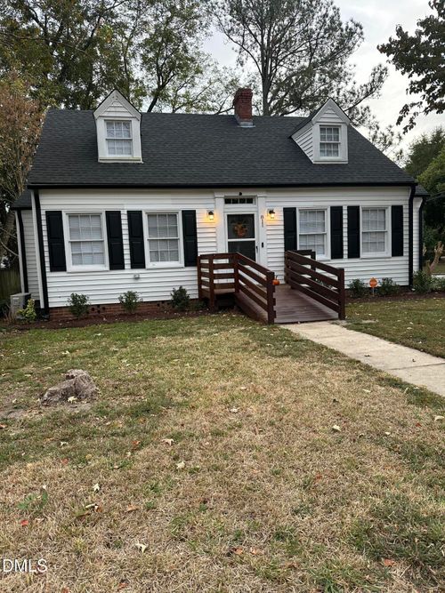 811 Briggs St S, Wilson, NC, 27893-5911 | Card Image