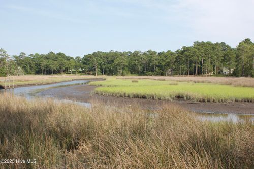 407 Salt Creek Rd, Swansboro, NC, 28584-7538 | Card Image