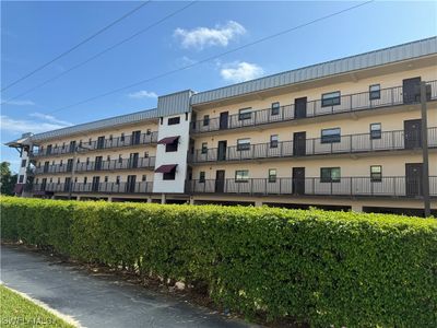 204A - 801 River Point Drive, Condo with 1 bedrooms, 1 bathrooms and null parking in Naples FL | Image 1