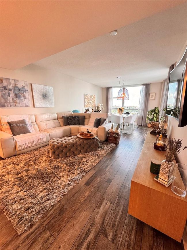 APT-908S - 2681 N Flamingo Rd, Condo with 3 bedrooms, 3 bathrooms and null parking in Sunrise FL | Image 7