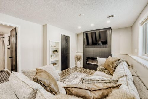 9050 Janero Ave S, Cottage Grove, MN, 55016-4070 | Card Image