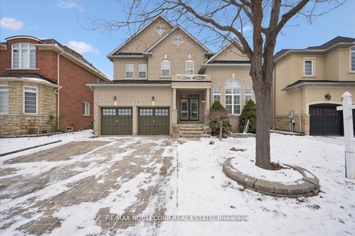 32 Aristocrat Rd, Brampton, ON, L6P1X7 | Card Image