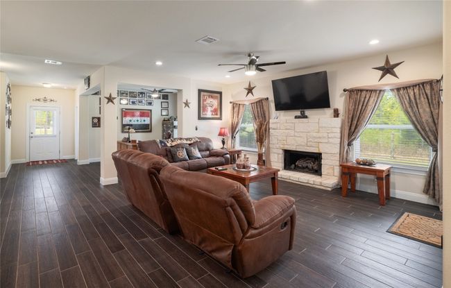 Wow, the openness of the house is just beautiful. | Image 9