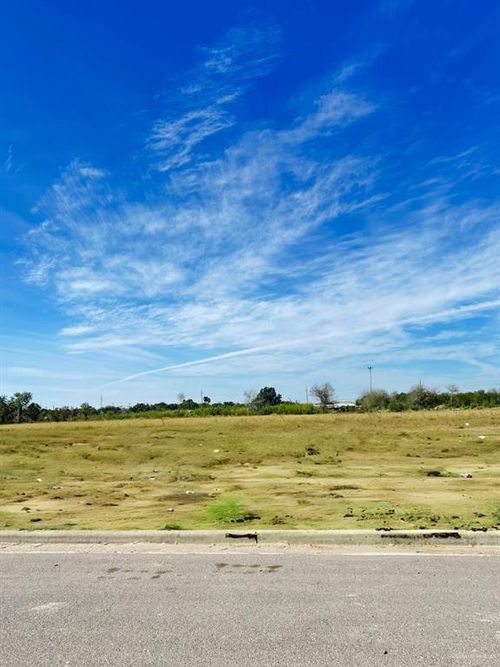 9507 N 71st Ln, Mission, TX, 78573-6109 | Card Image