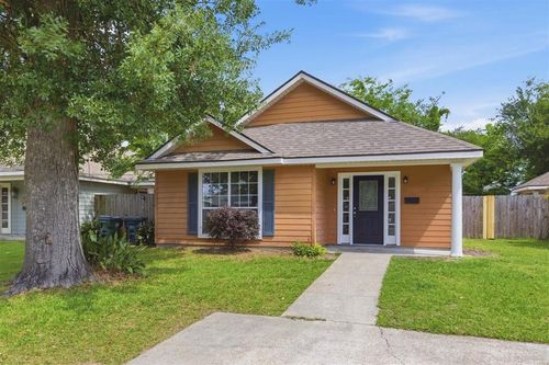 411 E Hale St, Lake Charles, LA, 70601-8558 | Card Image