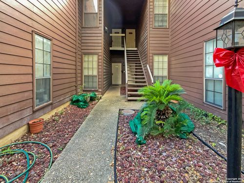 apt-228-8633 Datapoint Dr, San Antonio, TX, 78229-3254 | Card Image