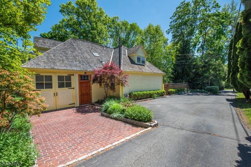 35 Colles Ave, Morristown, NJ, 07960-5204 | Card Image