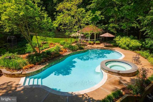 8615 Hampton Way, Fairfax Station, VA, 22039-2740 | Card Image