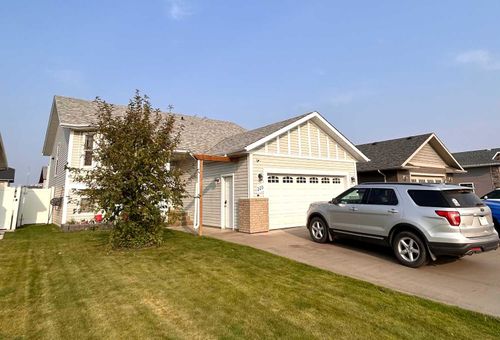 223 15 Street E, Brooks, AB, T1R0X2 | Card Image