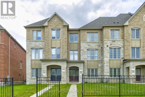 8583 Financial Dr, Brampton, ON, L6Y6C4 | Card Image