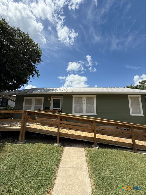 342 S Market St, New Braunfels, TX, 78130-4525 | Card Image