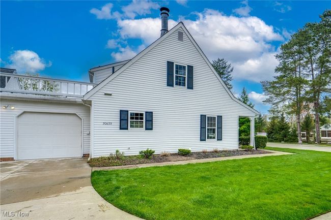 9 - 30673 Cambridge Ct E, Condo with 3 bedrooms, 2 bathrooms and null parking in Bay Village OH | Image 5