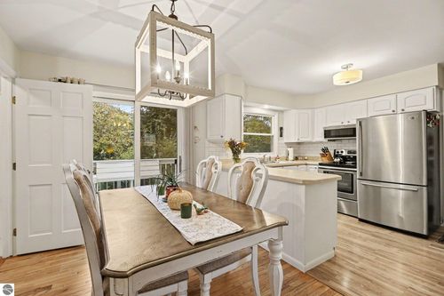 324 Fairlane Dr, Traverse City, MI, 49684-4434 | Card Image