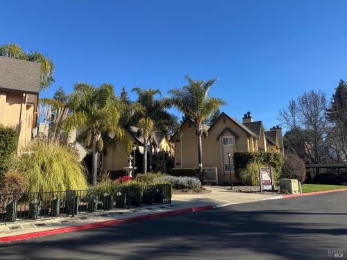 apt-d-202 Foss Creek Cir, Healdsburg, CA, 95448-4290 | Card Image