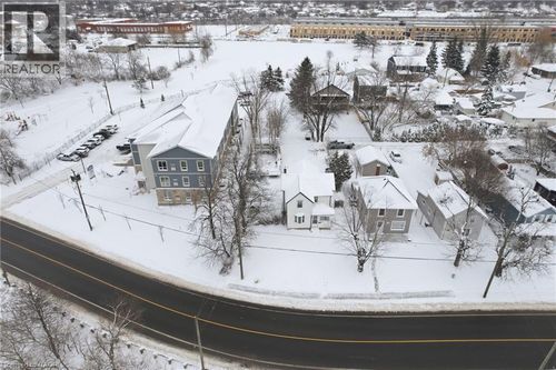 170 Oakdale Ave, Saint Catharines, ON, L2P2K9 | Card Image