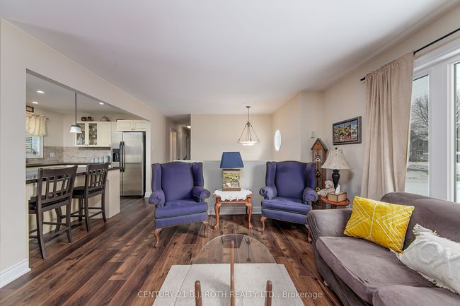 239 Centre St, House other with 4 bedrooms, 2 bathrooms and 6 parking in Angus ON | Image 4