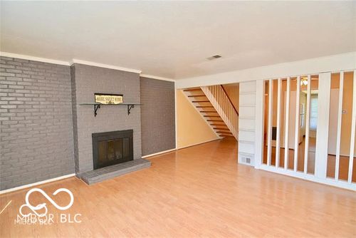 7445 Country Brook Dr, Indianapolis, IN, 46260-3429 | Card Image