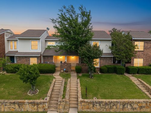 831 Creekside Dr, Lewisville, TX, 75067-5367 | Card Image
