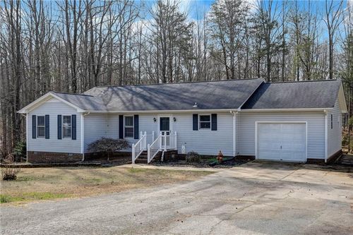 114 Douglas Ln, Reidsville, NC, 27320-7909 | Card Image