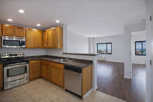 apt-1203-1 Carriage City Plz, Rahway, NJ, 07065-5186 | Card Image