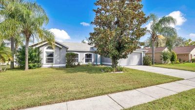 5009 Oak Tours Drive, House other with 3 bedrooms, 2 bathrooms and null parking in Orlando FL | Image 2