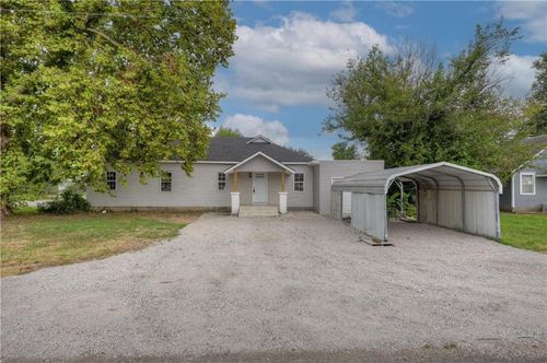 216 N Indiana Ave, Columbus, KS, 66725-1212 | Card Image