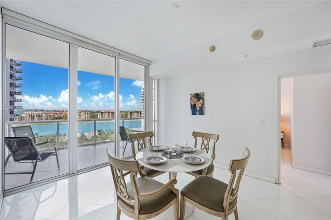 APT-1704 - 50 S Pointe Dr, Condo with 2 bedrooms, 3 bathrooms and null parking in Miami Beach FL | Image 4