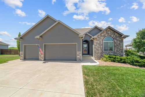 2326 Brookefield Dr, Salina, KS, 67401-4092 | Card Image