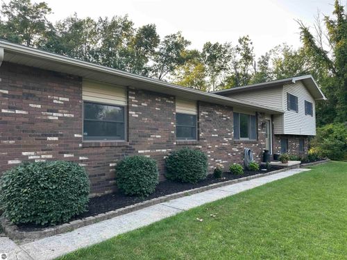 3577 Kaiser Rd, Pinconning, MI, 48650-7518 | Card Image