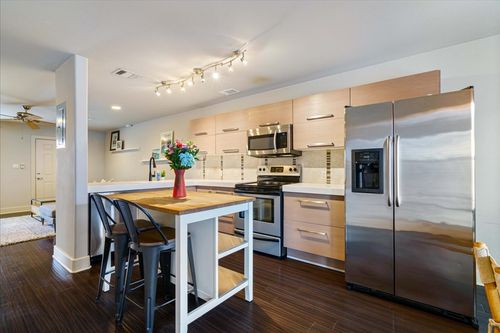 apt-203-1101 Grove Blvd, Austin, TX, 78741-3442 | Card Image