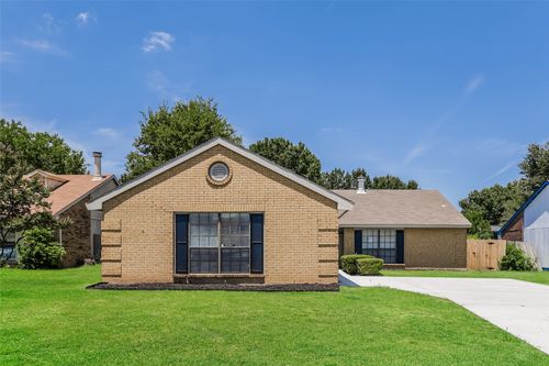 2505 Edinburgh St, Arlington, TX, 76018-2572 | Card Image