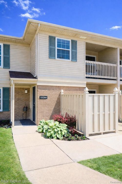 19266 Northridge Dr, Northville, MI, 48167-2272 | Card Image