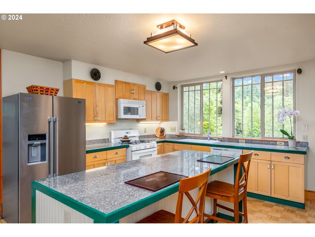 1650 Leatherwood Dr, House other with 3 bedrooms, 3 bathrooms and 1 parking in Eugene OR | Image 11