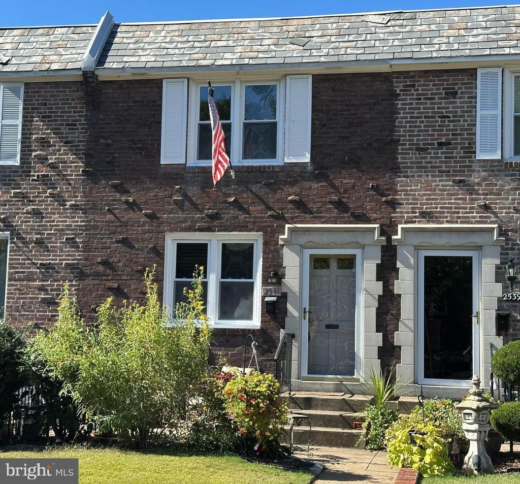 Irvington Rd, Drexel Hill, PA 19026