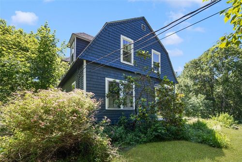 320 Railroad Ave, Saunderstown, RI, 02874-1814 | Card Image