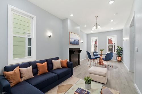 217 W Union St, Burlington City, NJ, 08016-1331 | Card Image