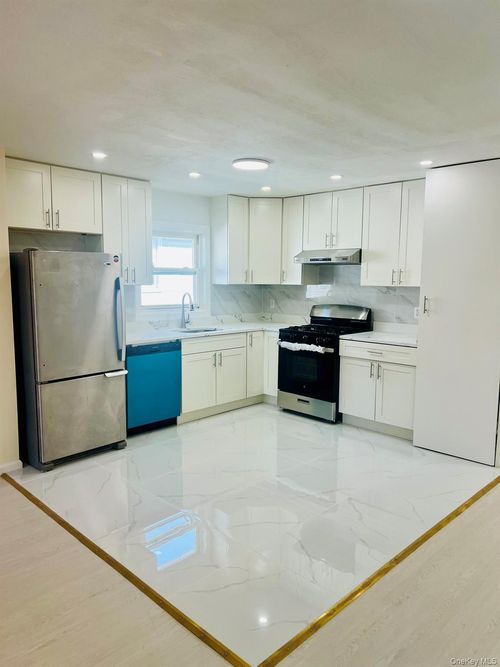 146-18 25th Dr, Flushing, NY, 11354-1418 | Card Image
