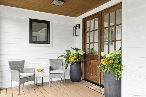 132 Arthur St, Garden City, NY, 11530-3002 | Card Image