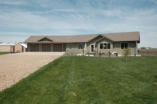 937 Maple St, Granville, IA, 51022-5024 | Card Image