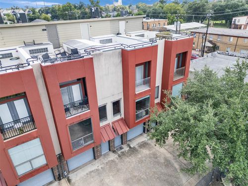 apt-2-310 S Jensen Dr, Houston, TX, 77003-1148 | Card Image