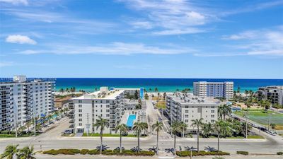 12H - 1500 S Ocean Dr, Condo with 2 bedrooms, 2 bathrooms and null parking in Hollywood FL | Image 2