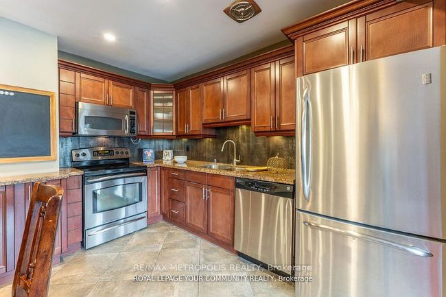 704 - 15 Elizabeth St N, Condo with 3 bedrooms, 2 bathrooms and null parking in Mississauga ON | Image 9