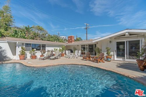 913 Chattanooga Avenue, Pacific Palisades, CA, 90272 | Card Image