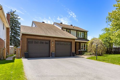 8 Trotting Way, Kanata, ON, K2M1B2 | Card Image