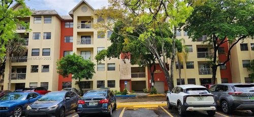apt-449-8120 Geneva Ct, Doral, FL, 33166-7769 | Card Image